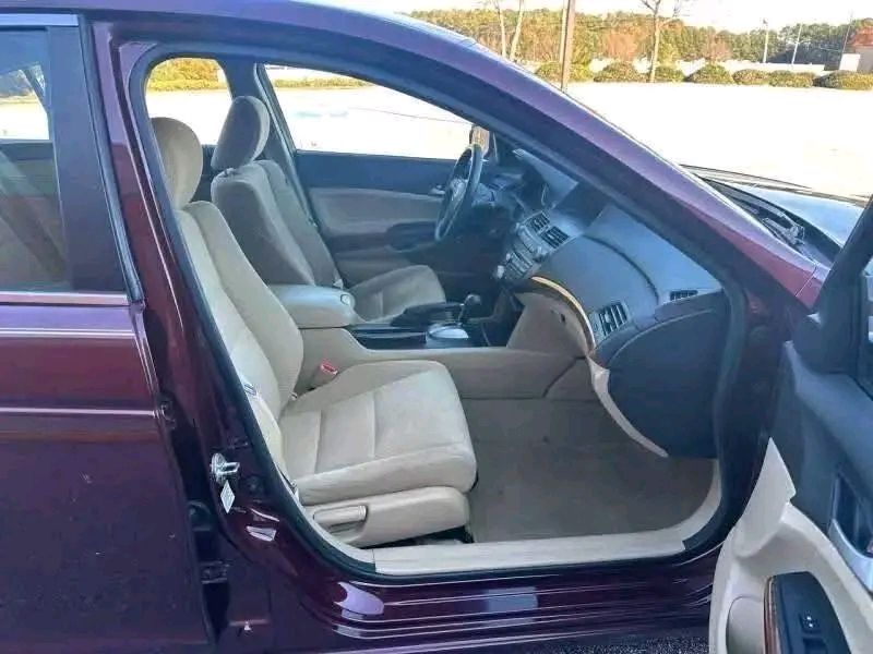 2012 Honda - Image 4