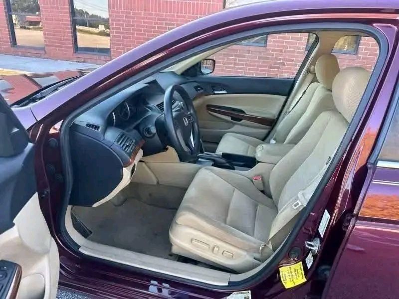 2012 Honda - Image 3