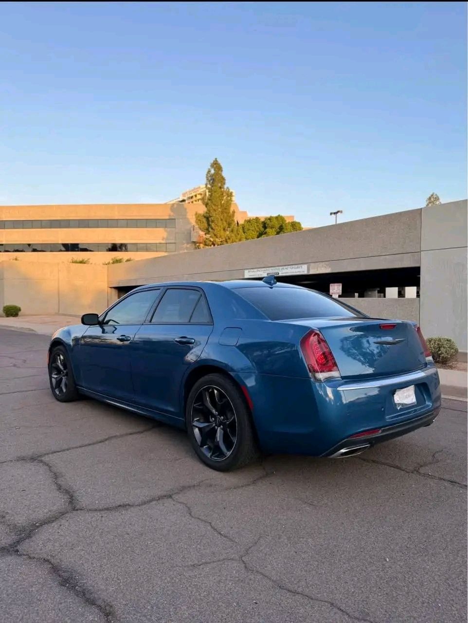 2022 Chrysler 300 Touring L Sedan - Image 5
