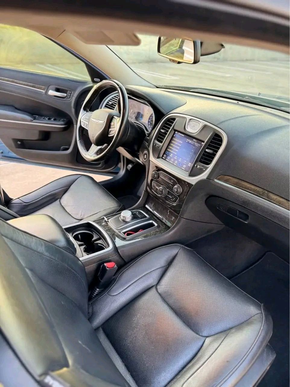 2022 Chrysler 300 Touring L Sedan - Image 4