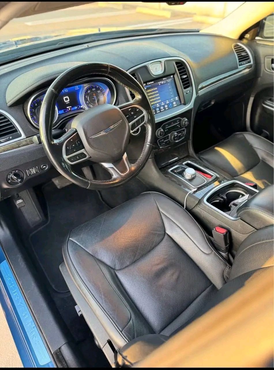 2022 Chrysler 300 Touring L Sedan - Image 7