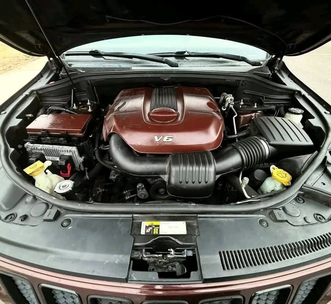 2016 Jeep Grand Cherokee - Image 11